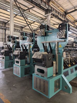 Máquina de tricotar por urdimbre de ancho ancho para producción de redes a gran escala